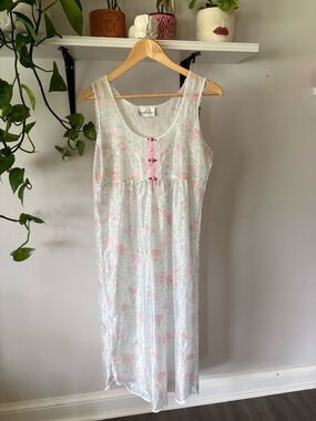 Sleeveless Floral Nightgown in White and Pink